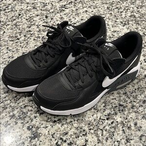 Nike NWOT Men's Black and White Airmax